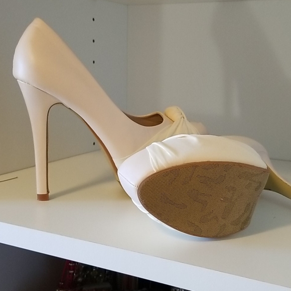 Pumps - Picture 2 of 3